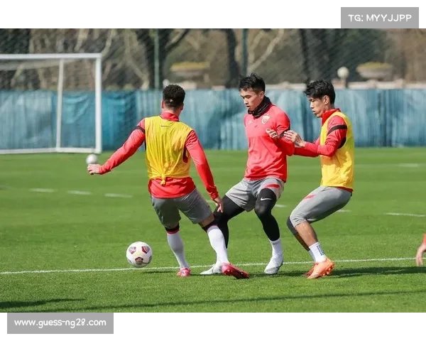 浙江队钱杰给晒体测照，冬训启动新赛季备战