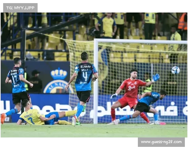 利雅得胜利1-0利雅得体育：马内制胜球瞬间，客场球迷沸腾